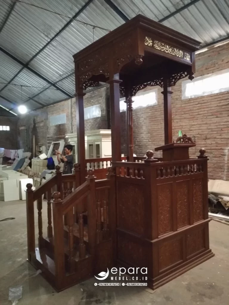 mimbar masjid ukiran kayu jati dengan penutup bagian depan model tangga samping